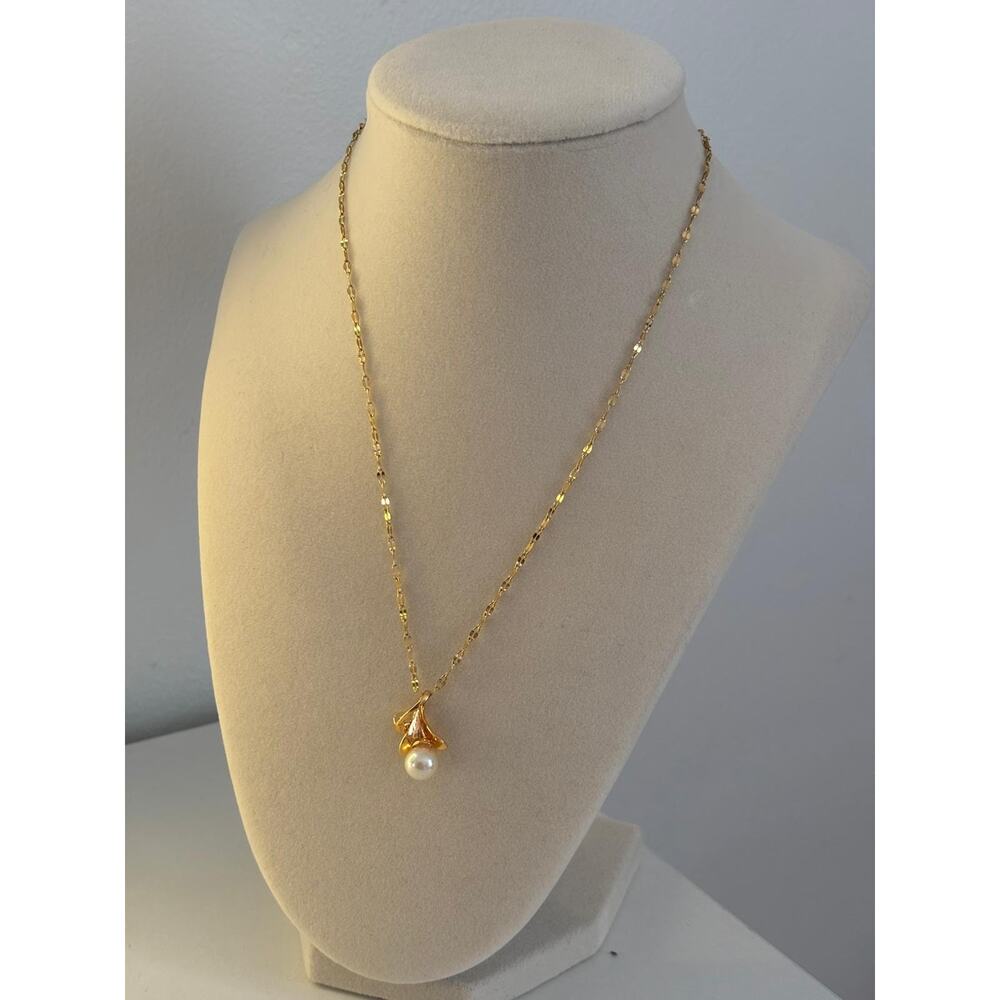 Gold Flower Pearl Pendant Necklace Stainless Steel Elegant Minimal Gift - Picture 4 of 5
